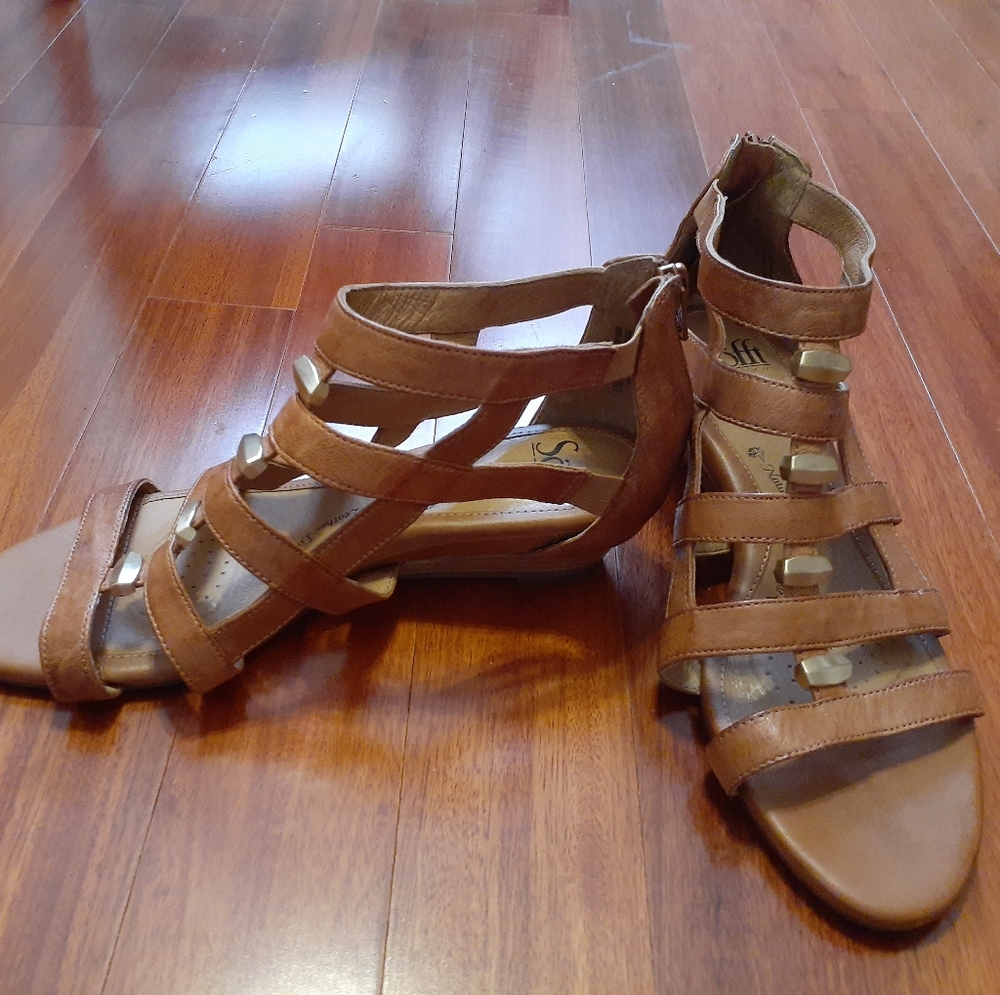 Shoes - Picture 2 of 3